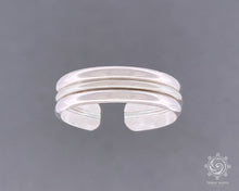 Load image into Gallery viewer, 3 Band Mixed Metal Adjustable Toe Ring - Tribal Waves Silver