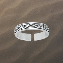 Load image into Gallery viewer, Men&#39;s Celtic Spiral Oxidized Silver Toe Ring - Tribal Waves Silver