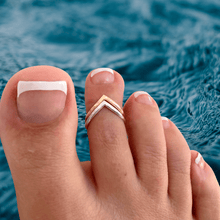 Load image into Gallery viewer, Mixed Metal Chevron Adjustable Toe Ring - Tribal Waves Silver