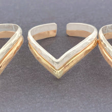 Load image into Gallery viewer, Mixed Metal Chevron Adjustable Toe Ring - Tribal Waves Silver