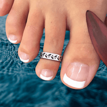 Load image into Gallery viewer, Olive Branch Cigar Band Adjustable Toe Ring - Tribal Waves Silver