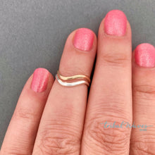 Load image into Gallery viewer, Double Band Wave Mixed Metal Adjustable Toe Ring worn as a midi ring on a ring finger with pink nails.