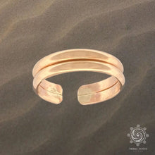 Load image into Gallery viewer, Double Gold Band Adjustable Toe Ring - Tribal Waves Silver