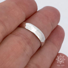 Load image into Gallery viewer, Men's Hammered Domed Sterling Silver Toe Ring - Tribal Waves Silver