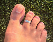 Load image into Gallery viewer, Men's Hammered Domed Sterling Silver Toe Ring - Tribal Waves Silver