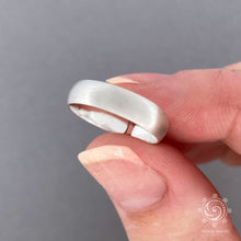 Load image into Gallery viewer, Men's Hammered Domed Sterling Silver Toe Ring - Tribal Waves Silver