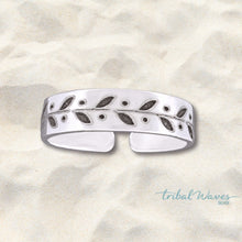 Load image into Gallery viewer, Olive Branch Cigar Band Adjustable Toe Ring - Tribal Waves Silver
