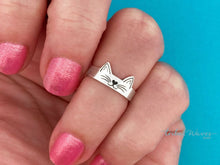 Load image into Gallery viewer, Silver Cat Toe Ring - Tribal Waves Silver