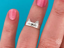 Load image into Gallery viewer, Silver Cat Toe Ring - Tribal Waves Silver