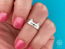 Load image into Gallery viewer, Silver Cat Toe Ring - Tribal Waves Silver