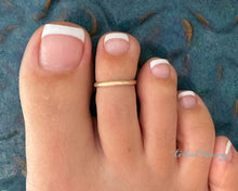 Load image into Gallery viewer, Thin Dainty 14k Gold Fill Toe Ring - Tribal Waves Silver