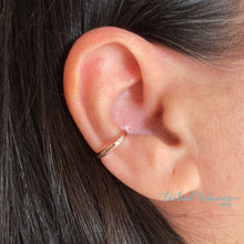 Load image into Gallery viewer, Thin Single Band Ear Cuff - Tribal Waves Silver