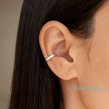 Load image into Gallery viewer, Thin Single Band Ear Cuff - Tribal Waves Silver