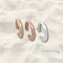 Load image into Gallery viewer, Thin Single Band Ear Cuff - Tribal Waves Silver